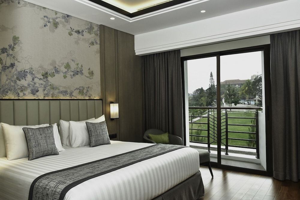Mason Pine Hotel