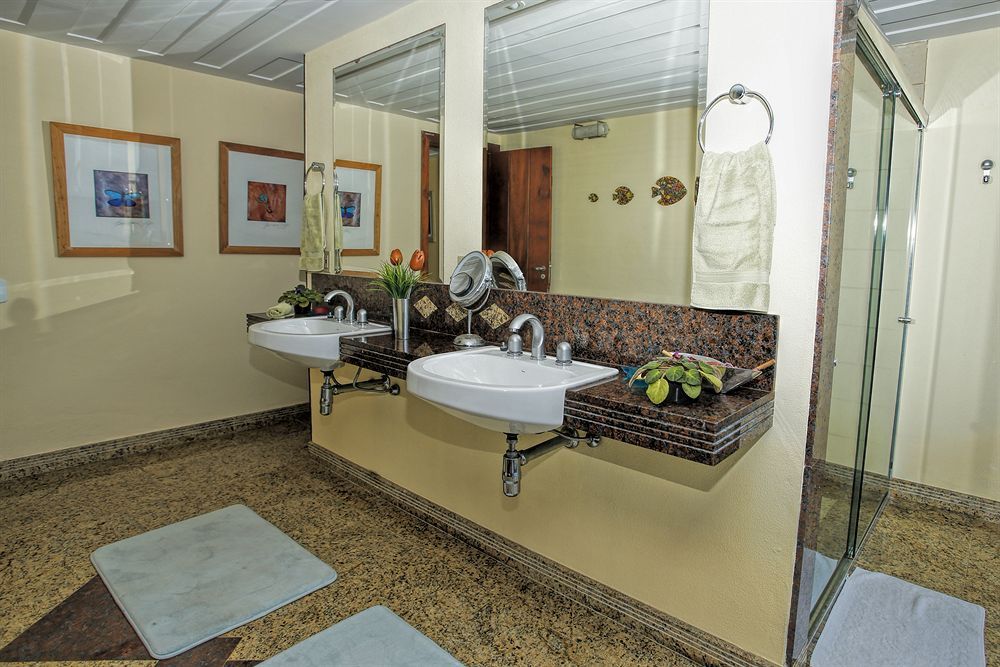 Cliffside Villa Luxury Inn