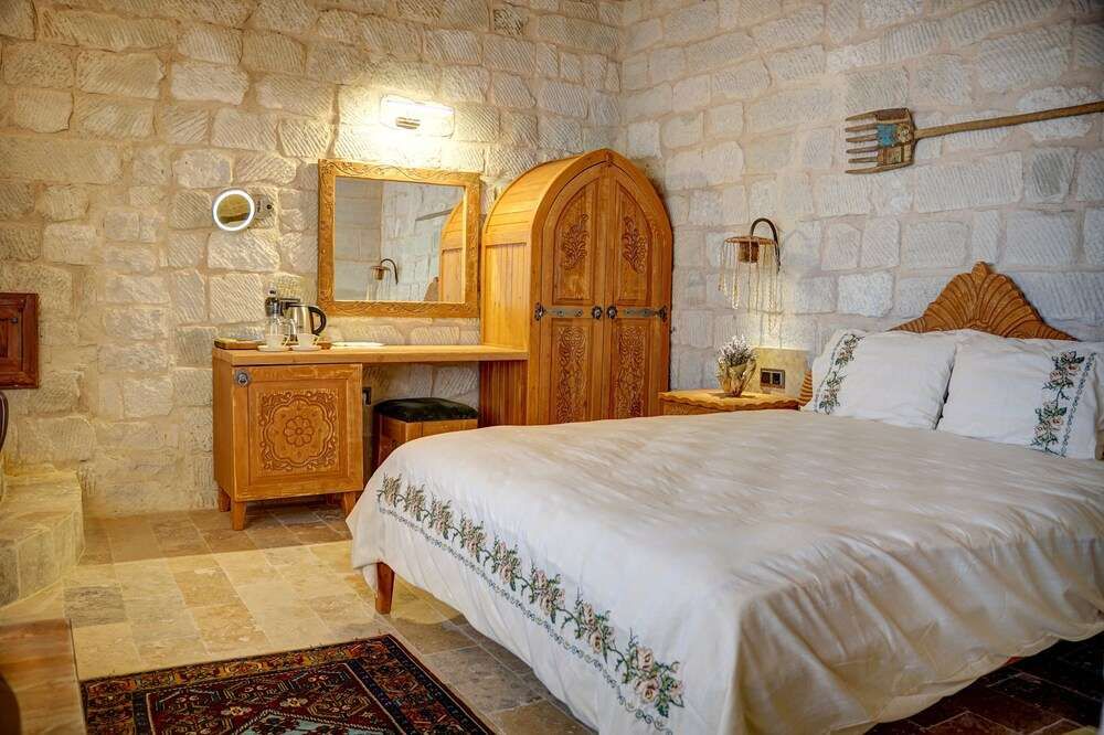 Nari Ask Cave Hotel