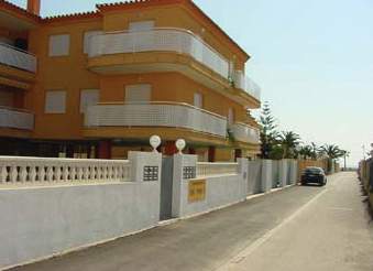 Los Pinos Apartments