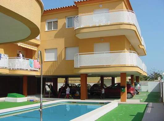 Los Pinos Apartments