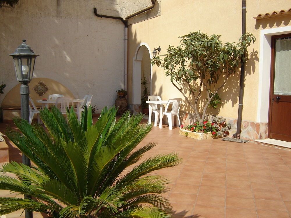 La Mimosa