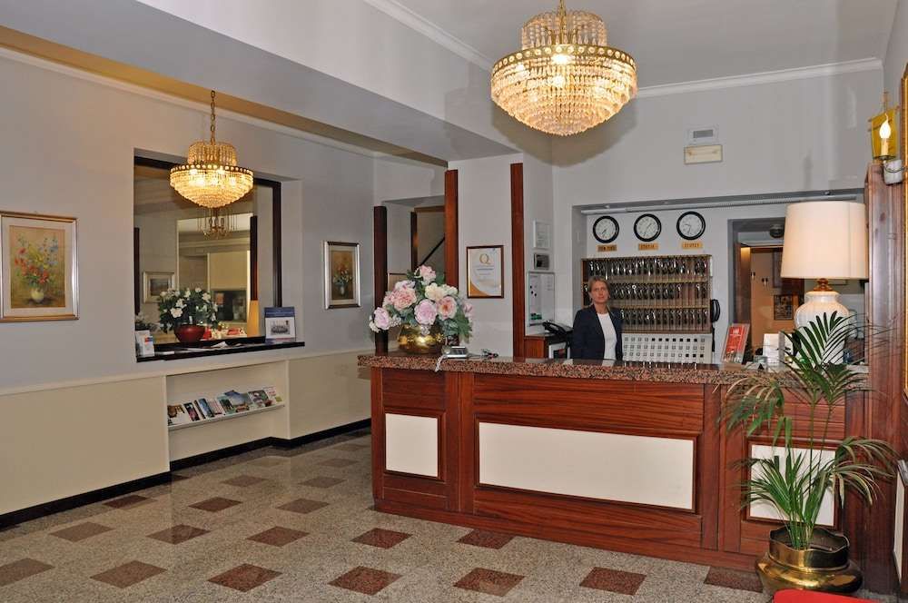 Cavour 30TRE - Hotel Moderno