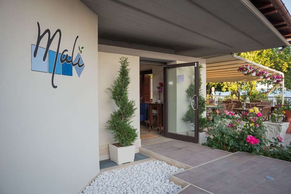 Malì Guest House & Terrace Bar