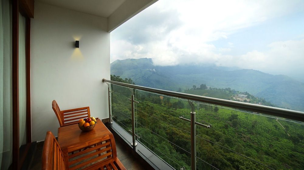 Amber Dale Munnar