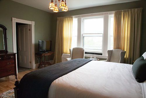 The Hillhurst Inn