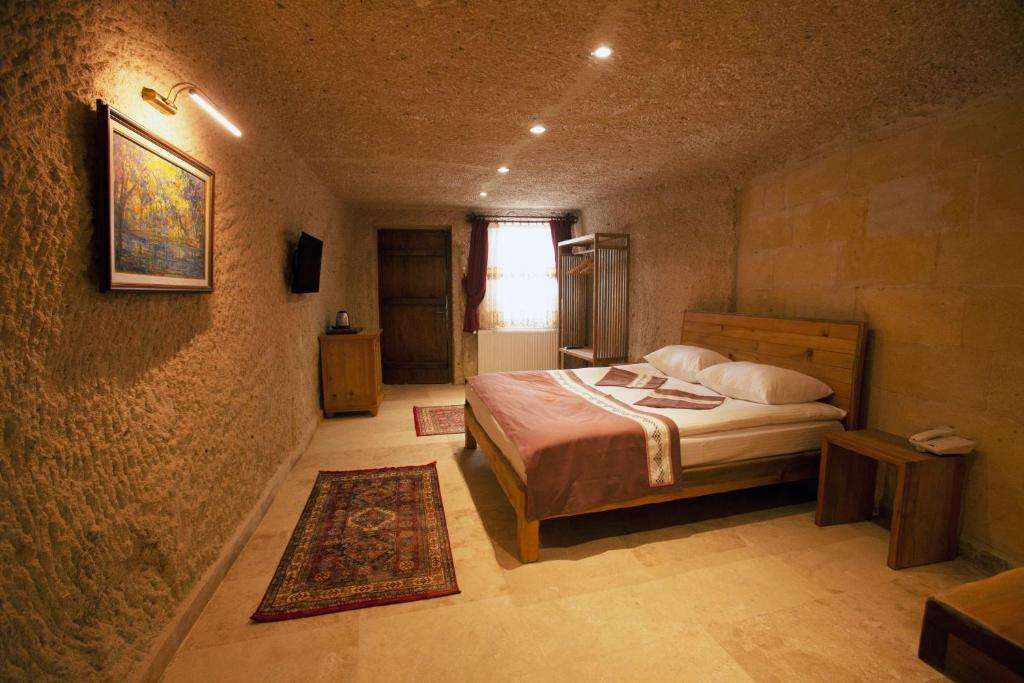 Narcissos Cave Hotel