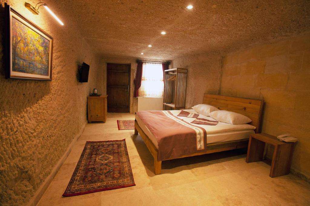 Narcissos Cave Hotel