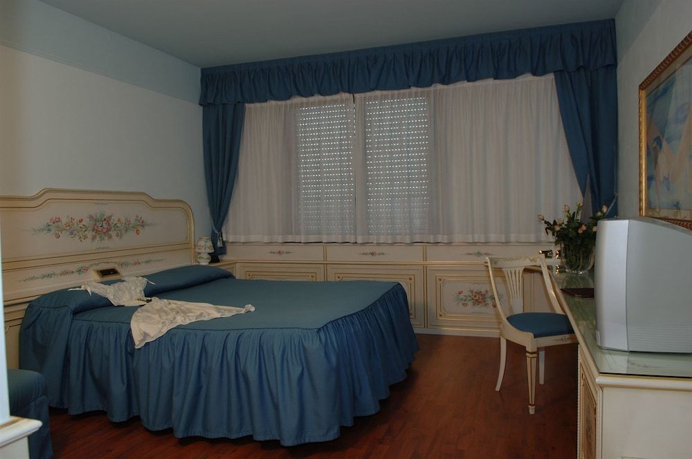 Melas Hotel