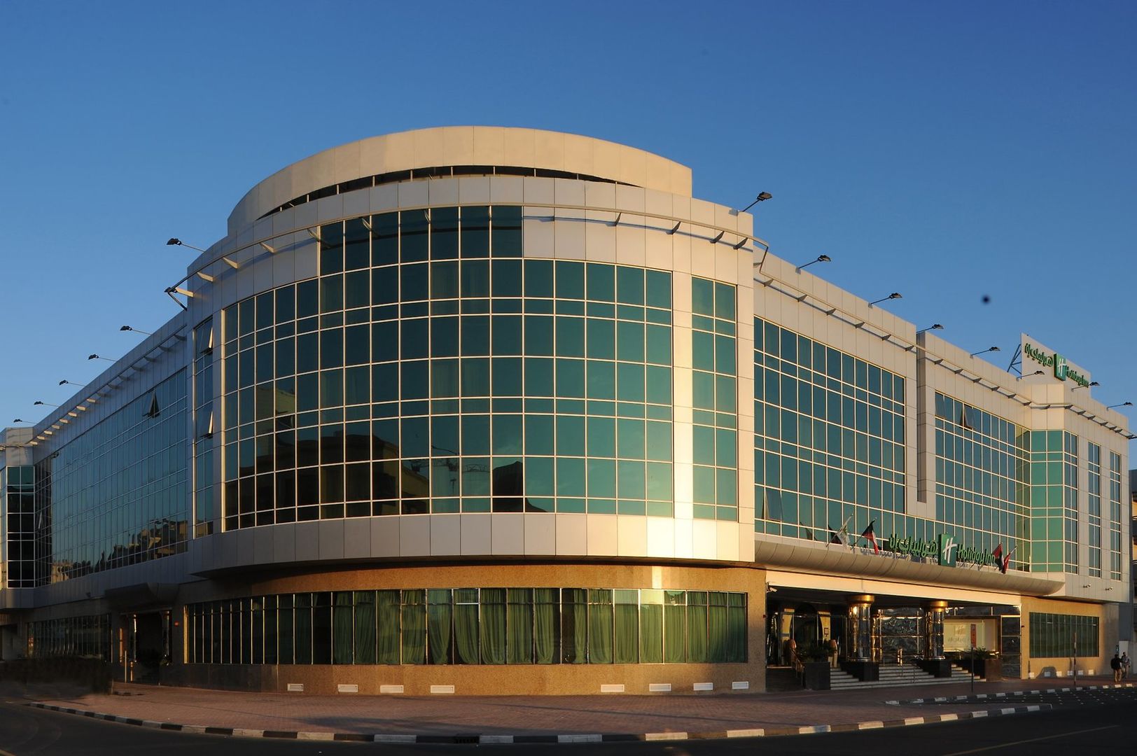 Sunday Hotel Holiday International Dubai