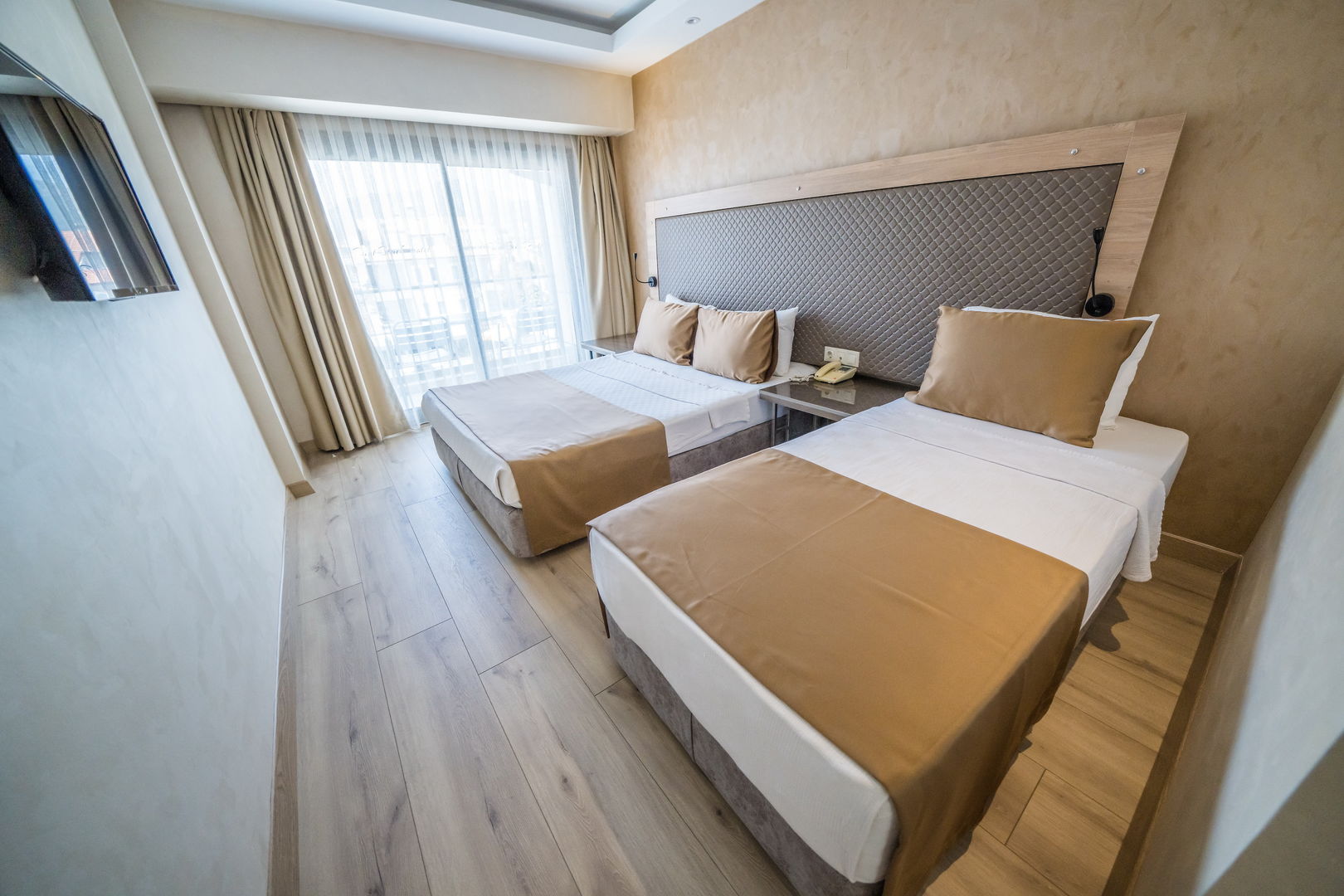 Point Beach Hotel