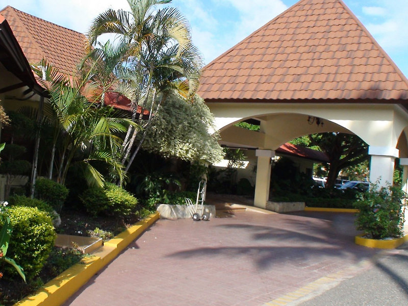 Fun Royale & Fun Tropical Beach Resort