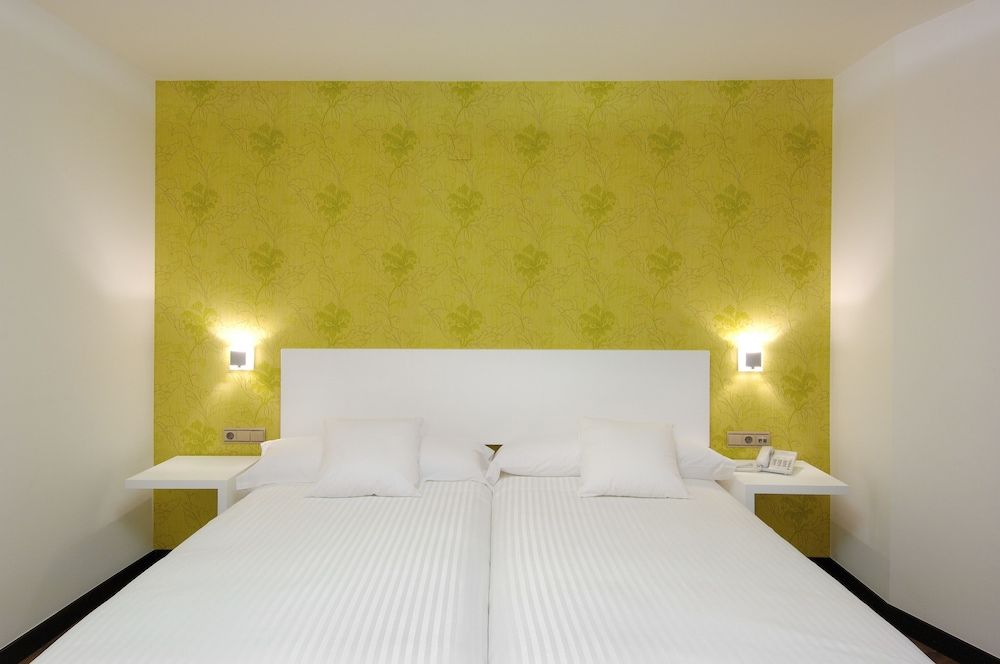 Cienbalcones Hotel