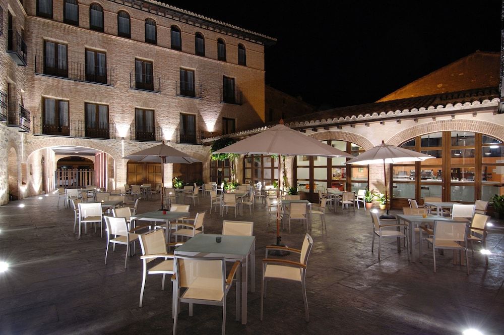 Cienbalcones Hotel