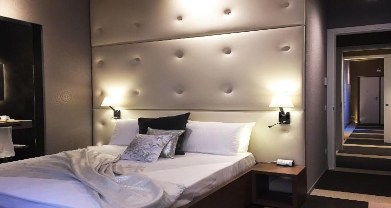 Private Luxury Suites