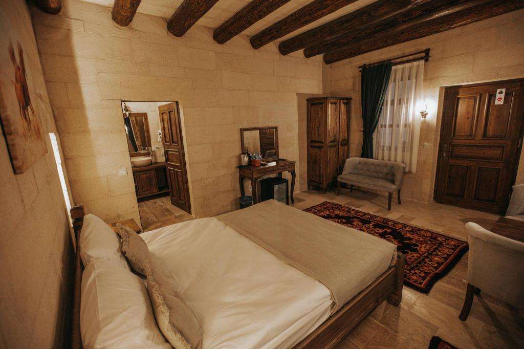Lagania Cave Suites