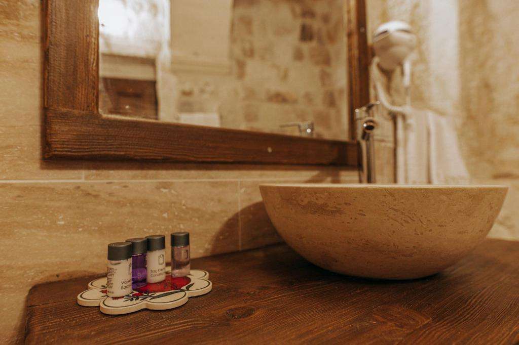 Lagania Cave Suites