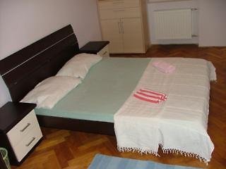 Tia Apartments And Rooms