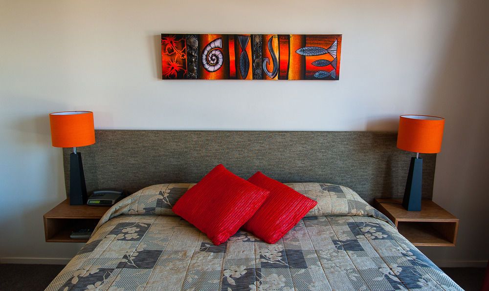 Coleraine Suites + Apartments