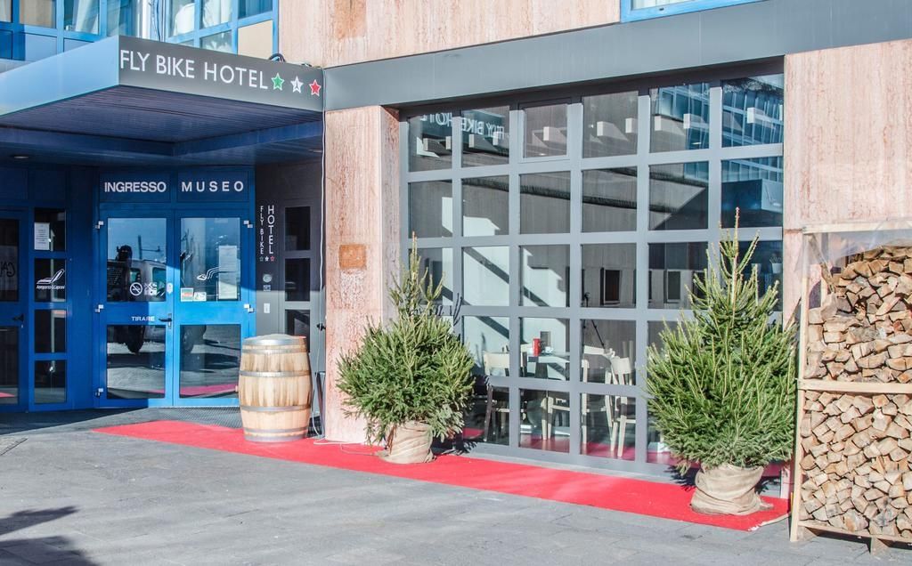 Fly Bike Hotel
