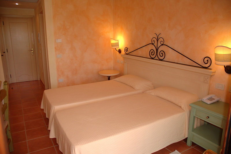 Lantana Resort Hotel & Apartments