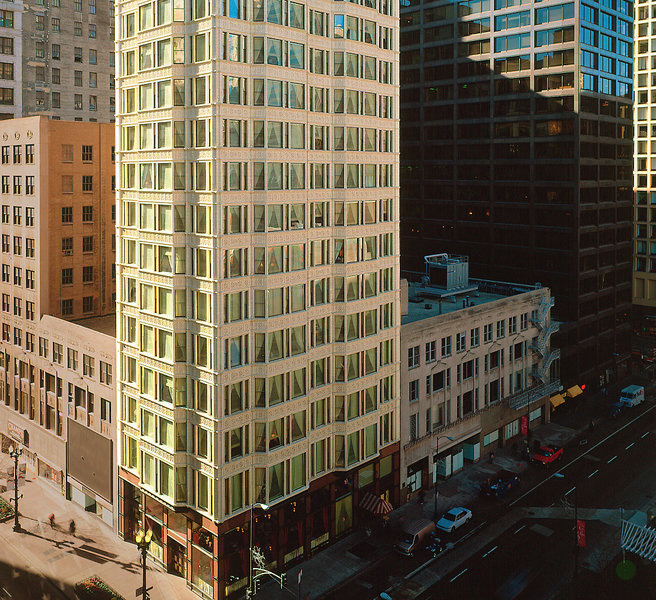 Staypineapple An Iconic Hotel The Loop