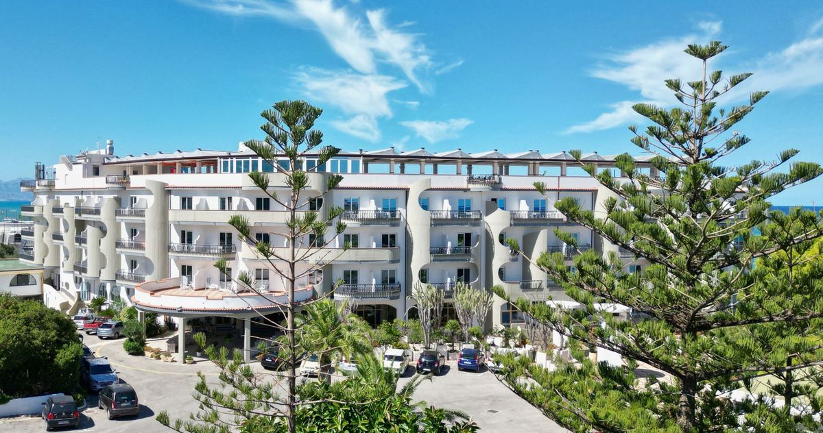 Carlton Riviera