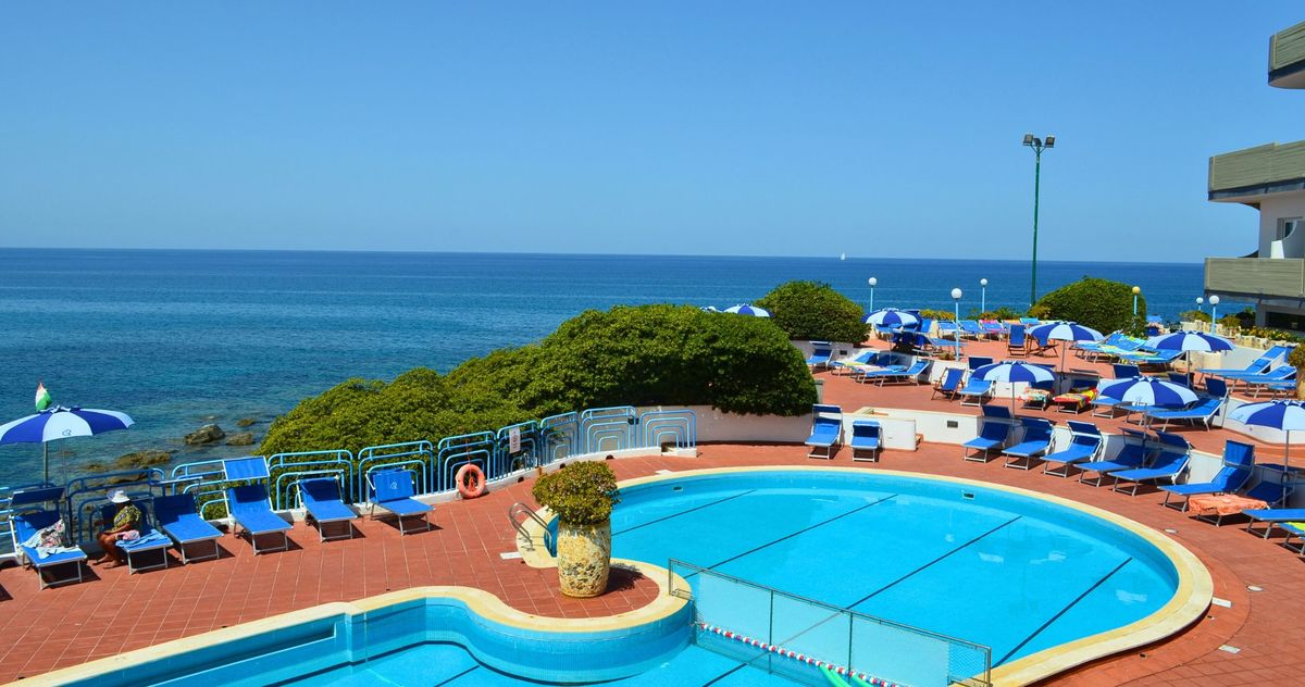 Carlton Riviera