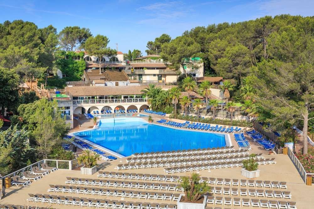 Holidiay Green Resort & Spa