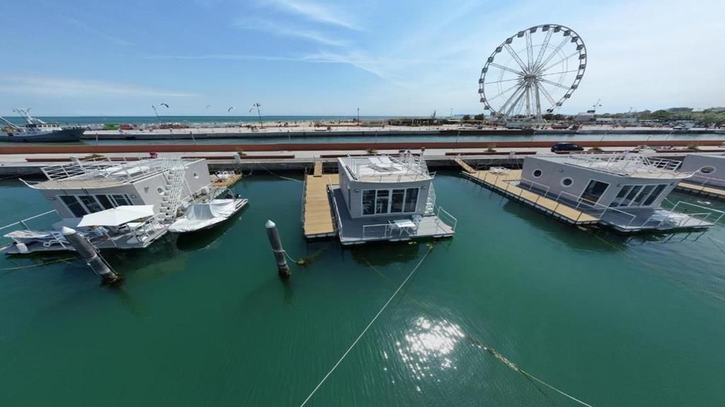 Floating Resort