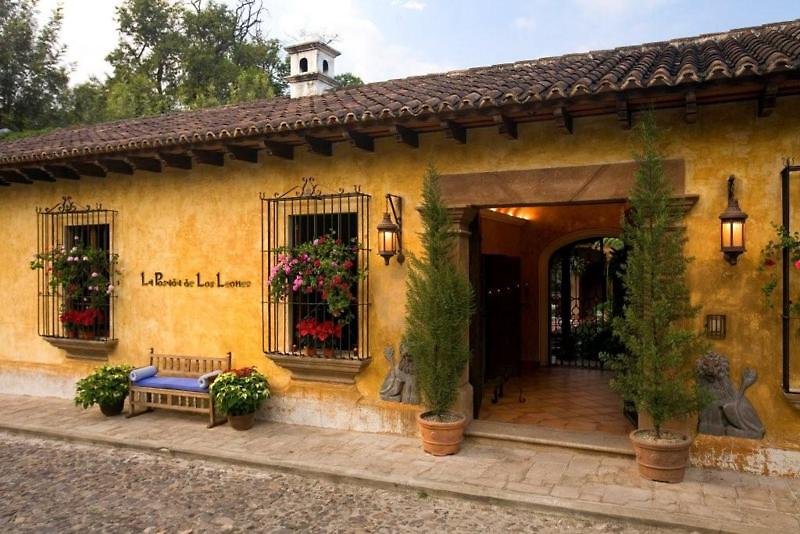 Posada De Los Leones-Lions Inn