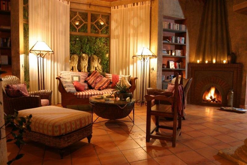 Posada De Los Leones-Lions Inn