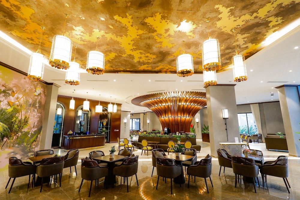 Grand Phoenix Hotel