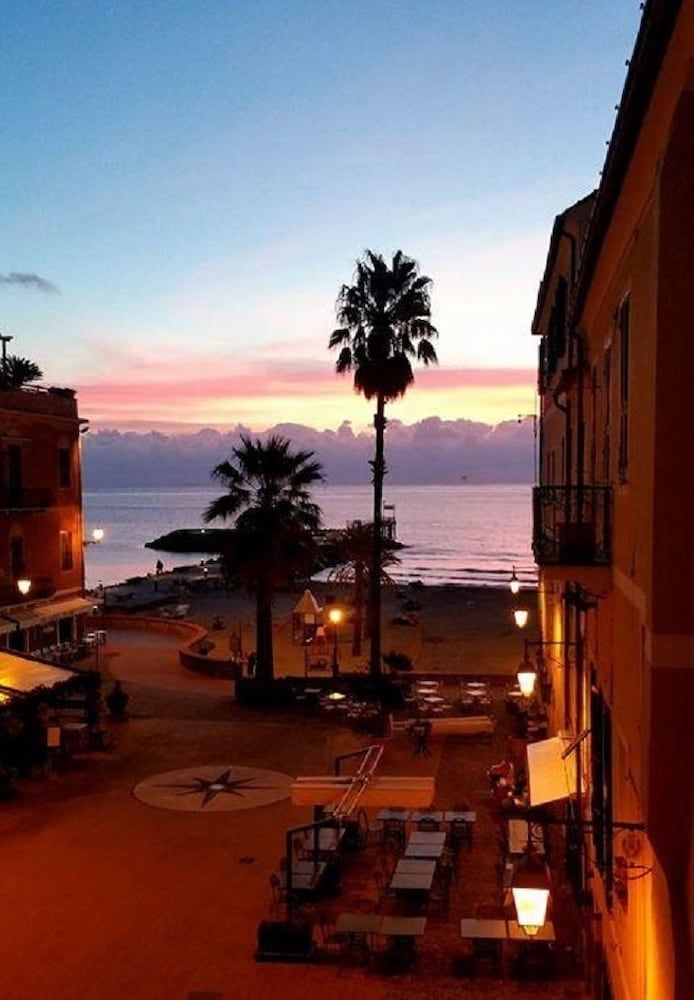 Hotel Tritone