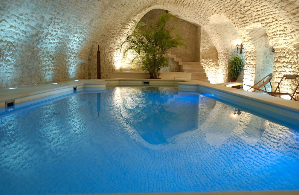 Chateau De Vault de Lugny
