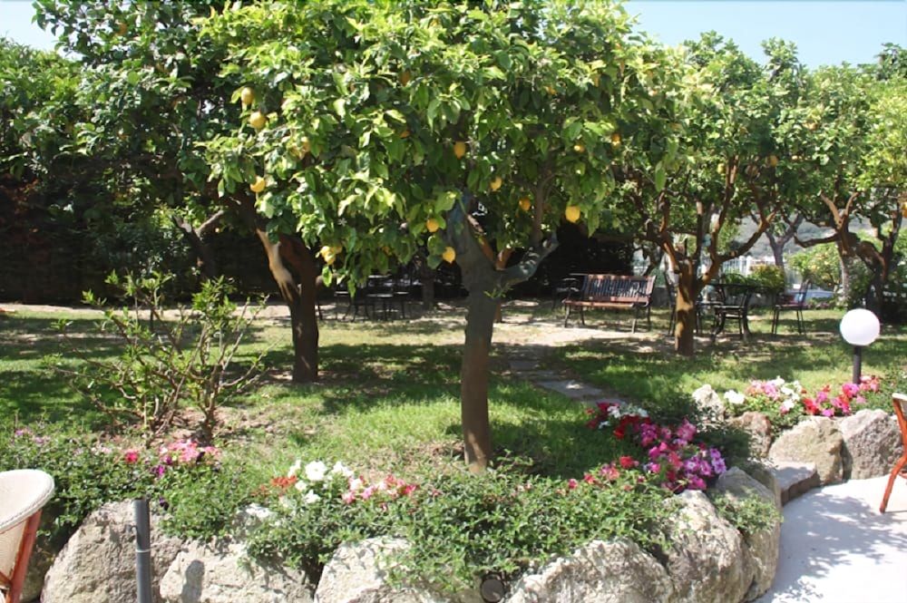 Hotel Villa Tre Sorelle