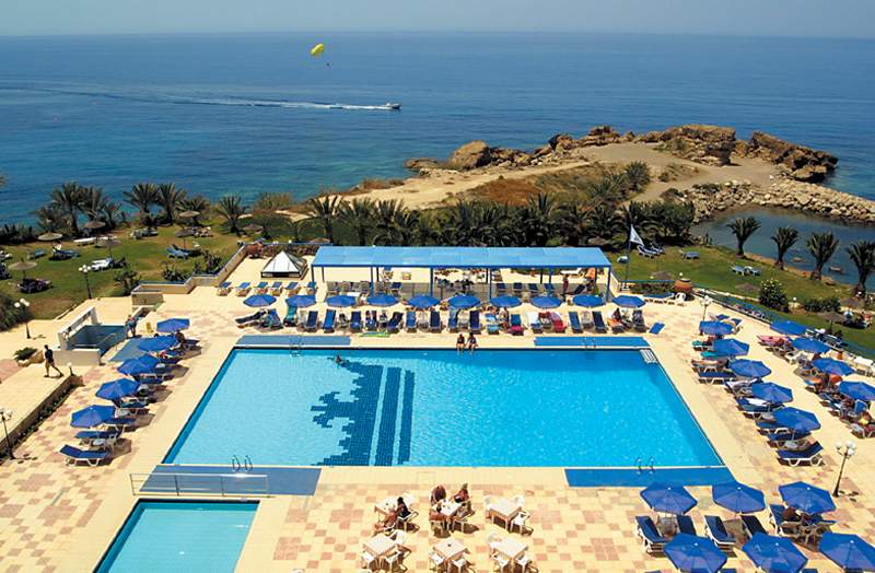 Queen's Bay Hotel