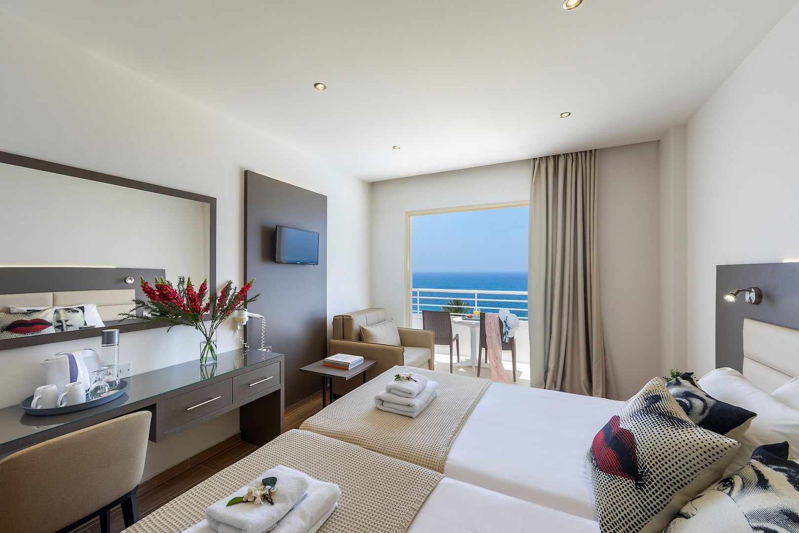 Queen's Bay Hotel