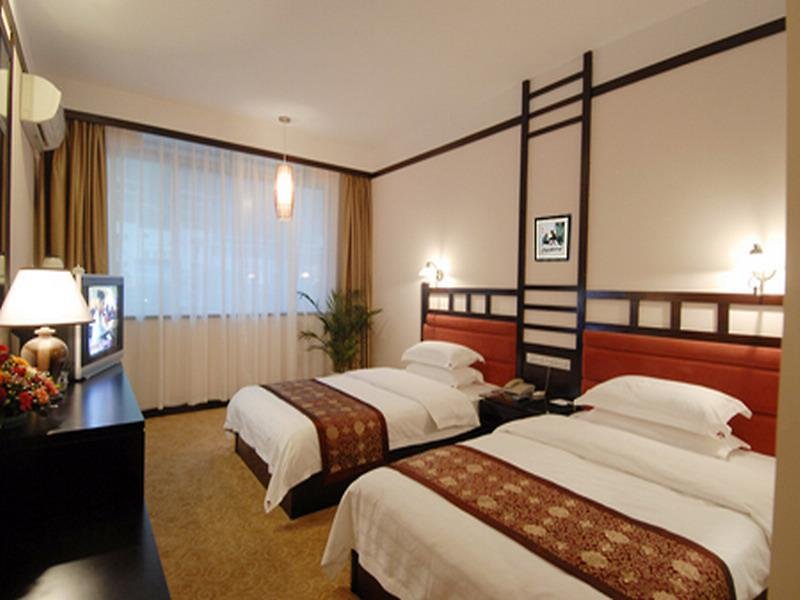 Huating Holiday Inn