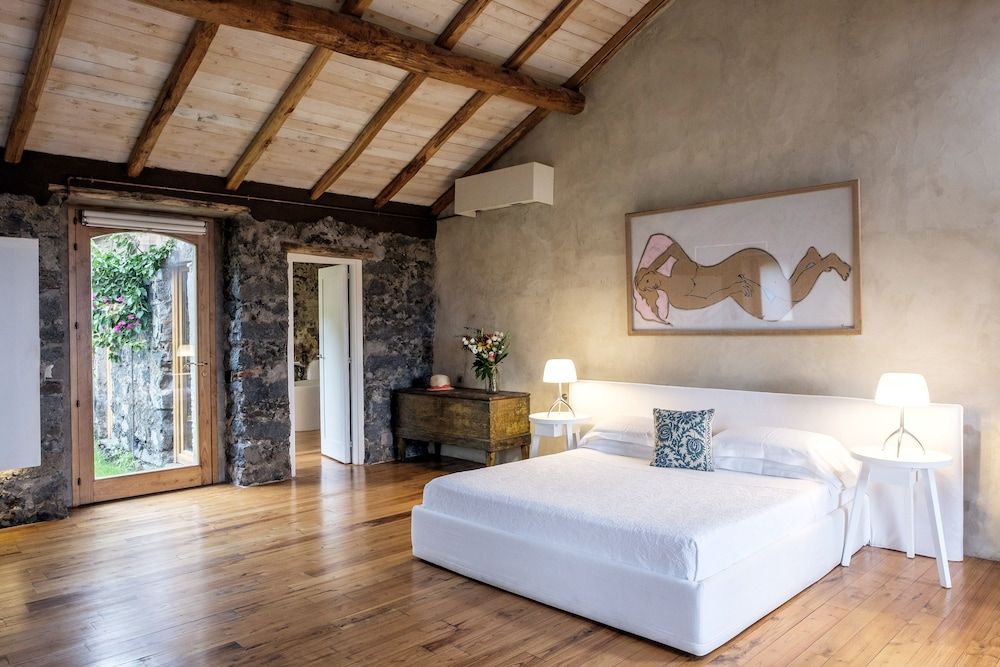 Monaci delle Terre Nere