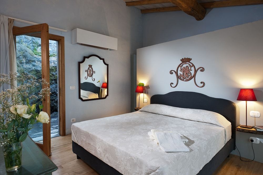 Monaci delle Terre Nere