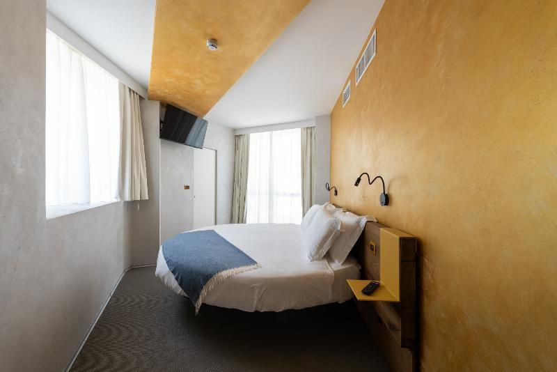 Carrick Hotel