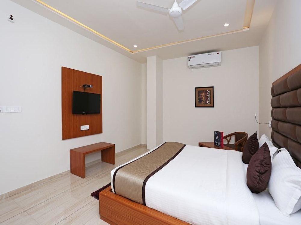 Hotel Paras Royale