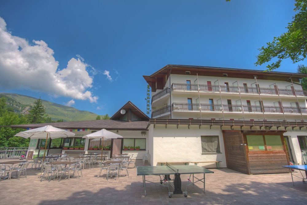 Hotel Bucaneve