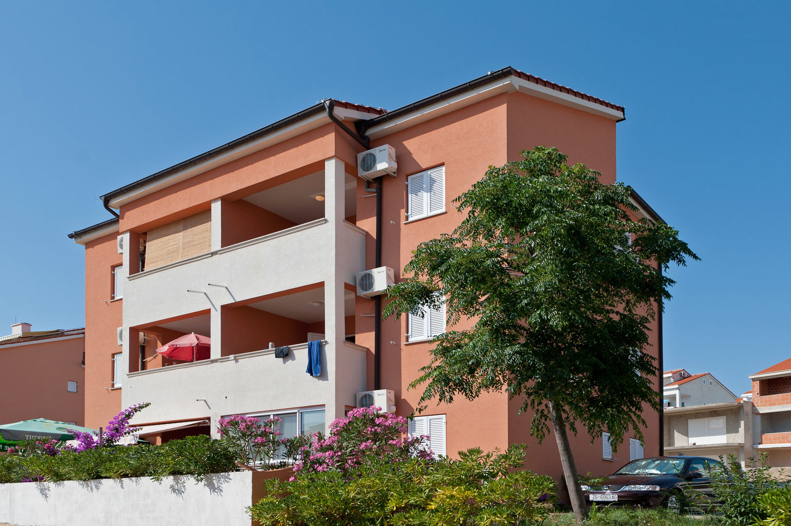 Toplek Apartments