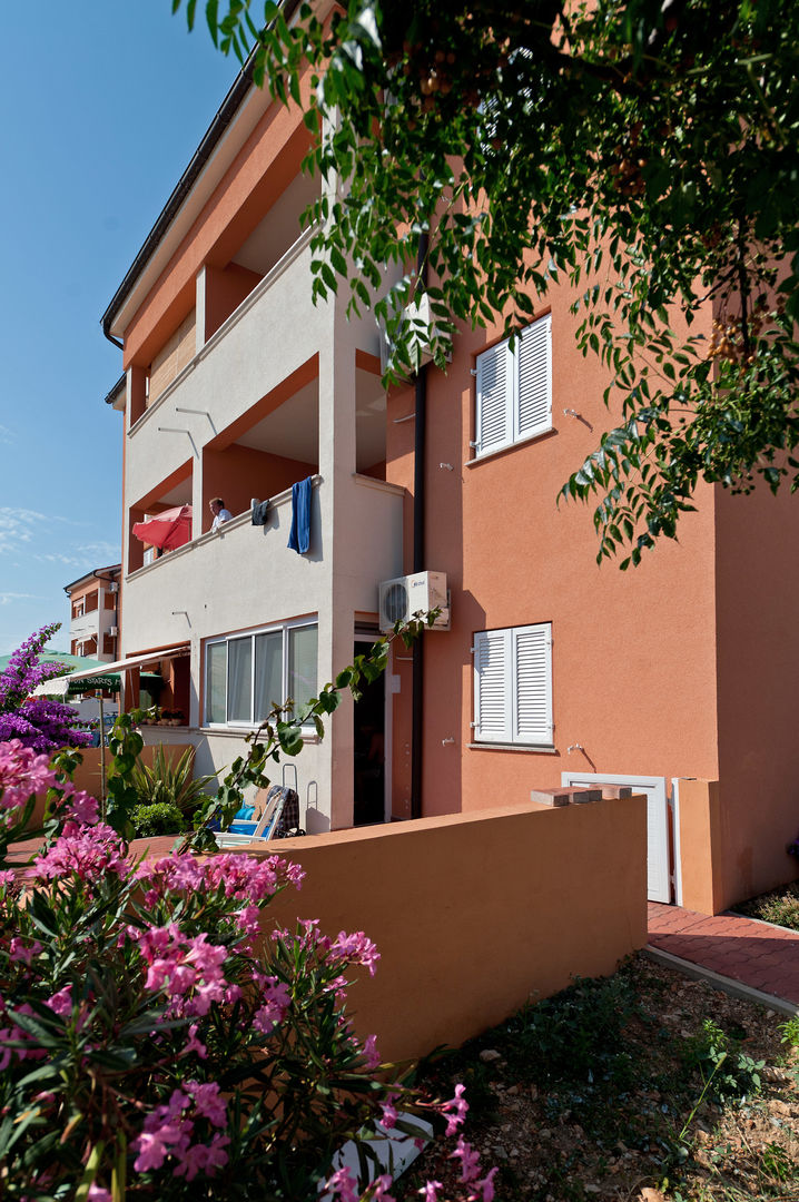 Toplek Apartments