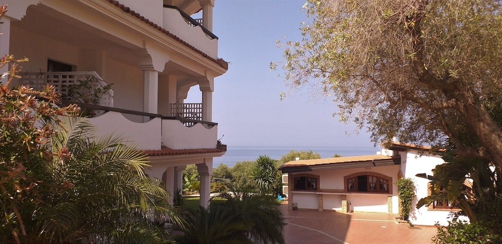 Arenas Hotel