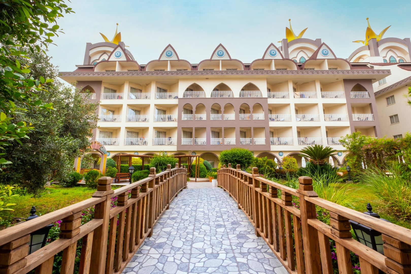 Side Crown Palace