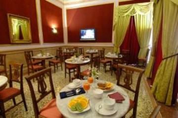 Royal Hotel