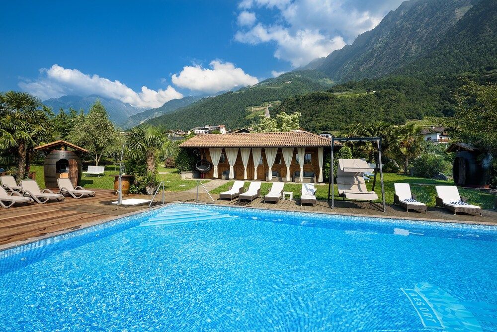 Ruster Resort